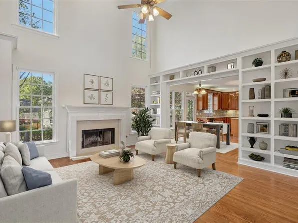 525 Rose Border Dr, Roswell, GA 30075
