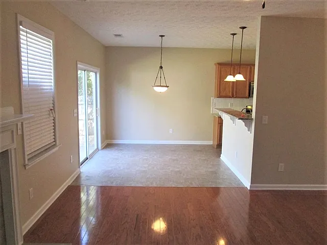 4 bed, 2.5 bath, 2456 sqft, $2,555 — Photo 4
