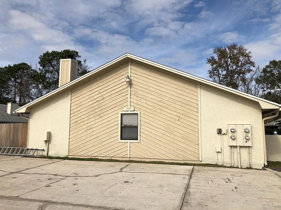 Building Photo 3