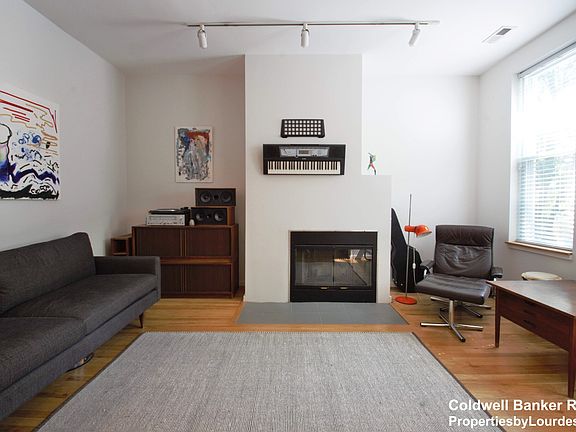 2nd image of 1741 N Honore St Floor 1