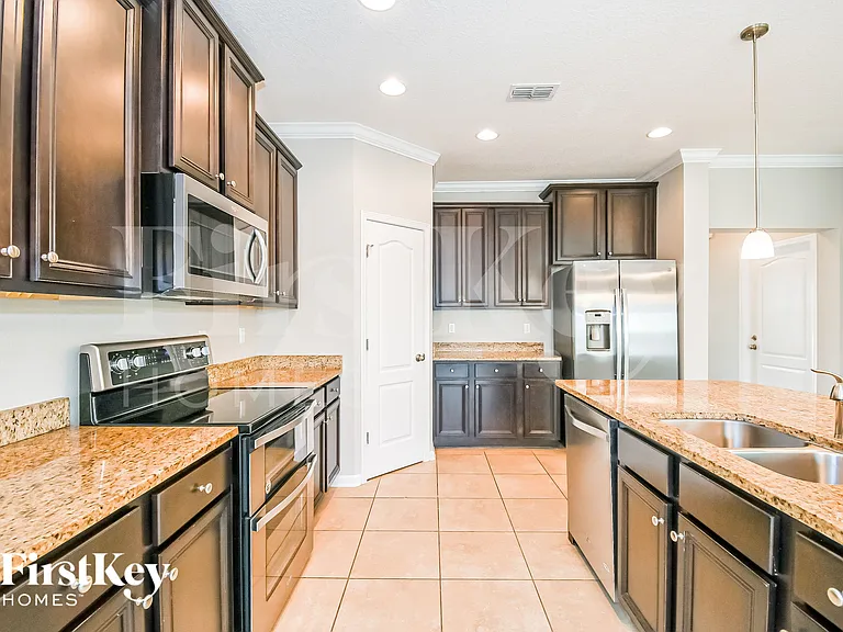 4025 Emilio Ln — Photo 6