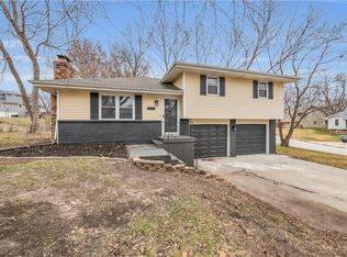 6701 NW Hidden Valley Rd, Kansas City, MO 64152