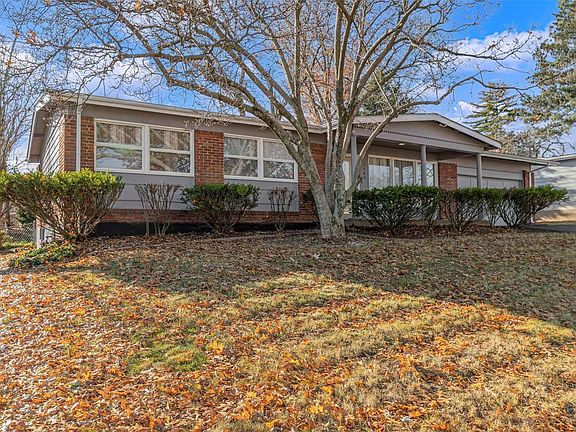 3rd image of 3480 Santiago Dr