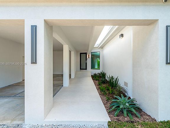 5th image of 3141 N Bay Rd