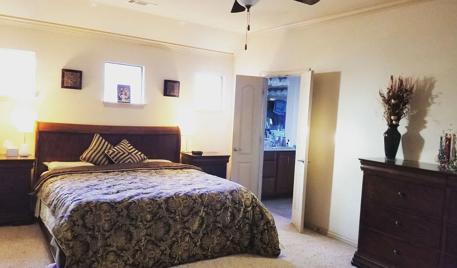 4 bed, 2.5 bath, 2895 sqft, $3,000 — Photo 2