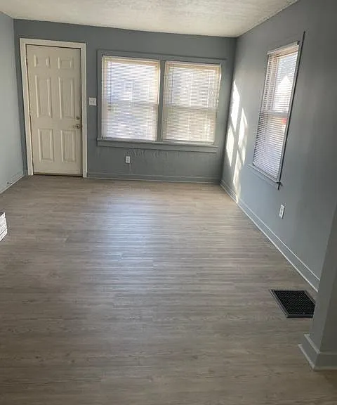 680 S Napoleon Ave — Photo 6