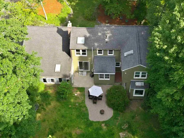 26 Wedgewood Drive, Londonderry, NH 03053