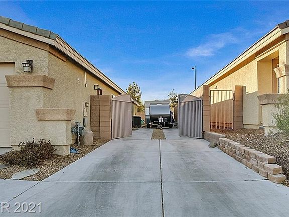2nd image of 4565 Cape Elizabeth St