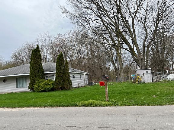2nd image of 4884 Forest Park Ave