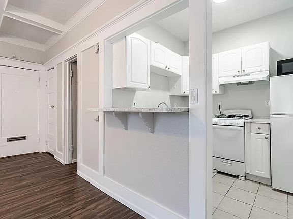 5th image of 3105 5th Ave #2