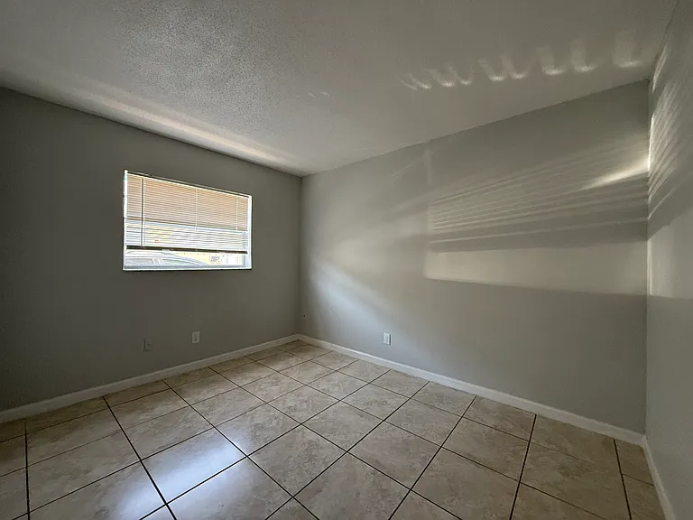 915 NE 8th St #206 — Photo 14