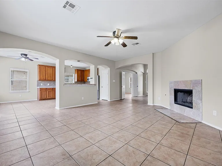 20521 Farm Pond Ln — Photo 6