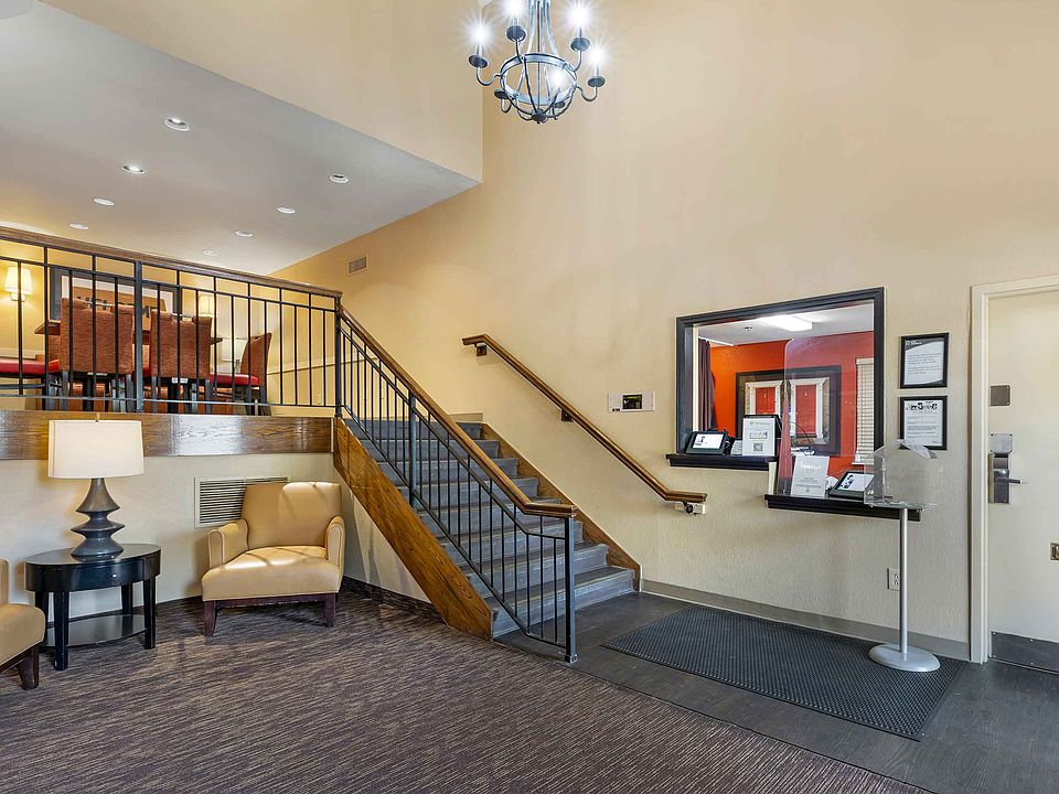 Lobby and Guest Check-in