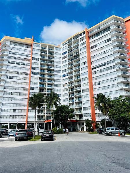 1st image of 1301 Miami Gardens Dr APT 1701W