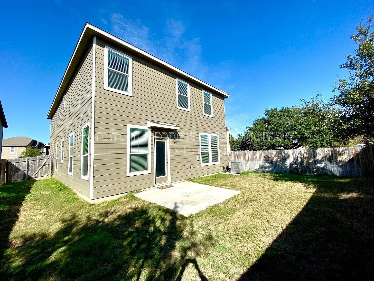 4 bed, 2.5 bath, 2257 sqft, $1,900 — Photo 4