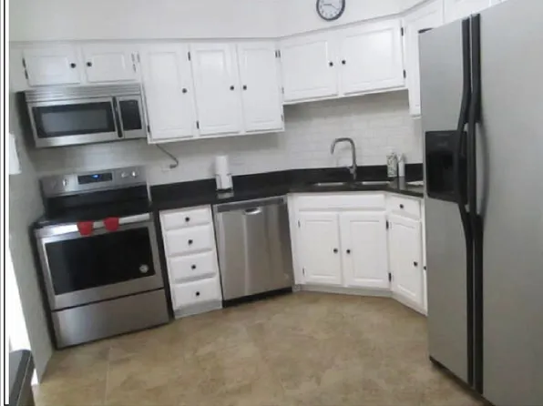 111 Acacia Dr APT 405, Indian Head Park, IL 60525