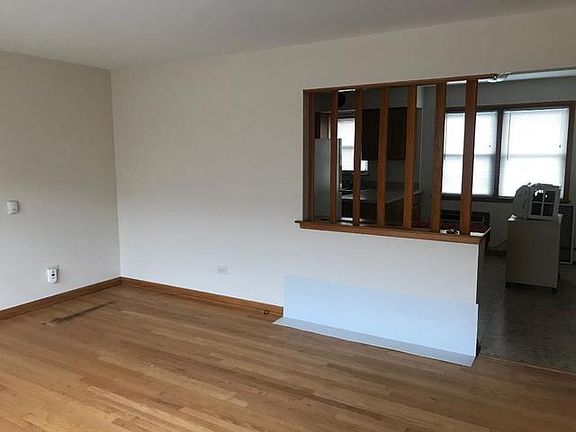 2nd image of 6144 W Montrose Ave APT 2S