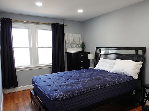 3rd image of 1228 18th St NE