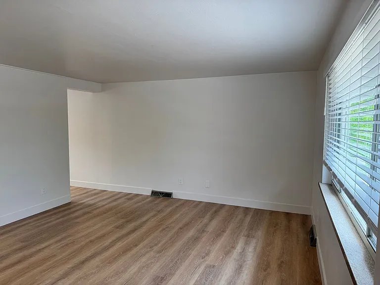 1505 Linden Ave — Photo 11