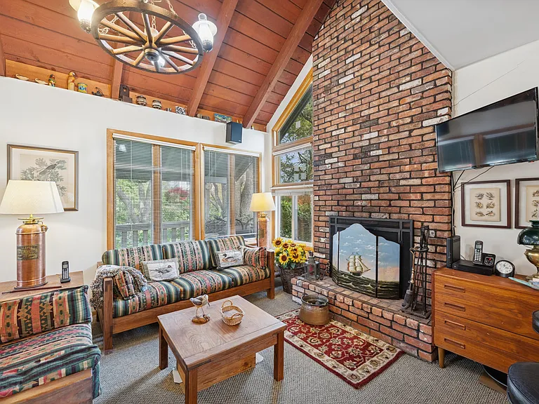 22 Flagg Ave — Photo 4