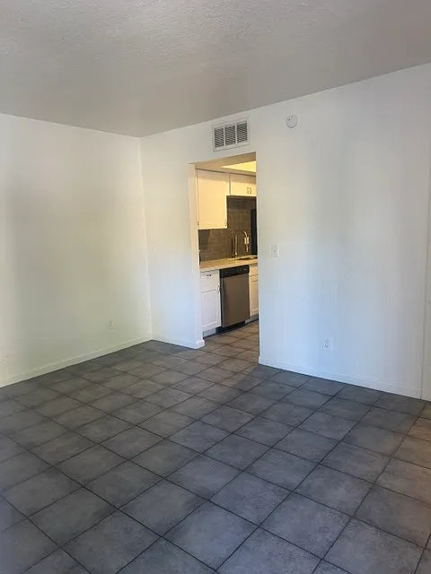 1 bed, 950 sqft, $950 — Photo 2
