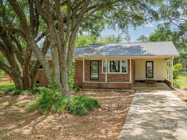 102 Erwin St, Chester, SC 29706