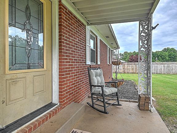 4th image of 121 Briarwood Dr