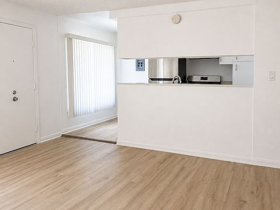 3rd image of 14719 S Berendo Ave #3
