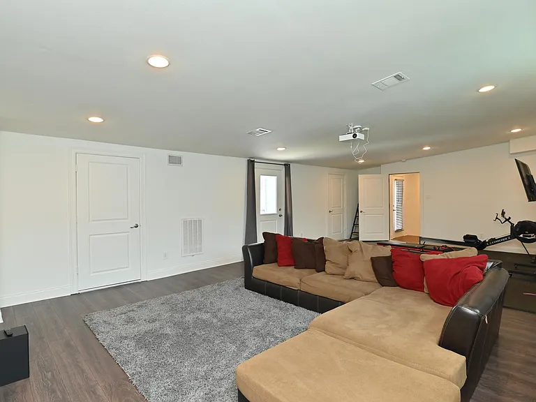 1117 W 16th St #C — Photo 91