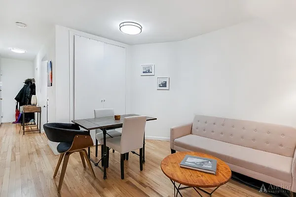 Rented by Anchor Associates | media 16