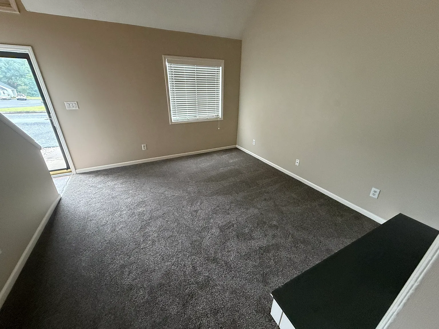 1 bed, 1.5 bath, 800 sqft, $800 — Photo 3