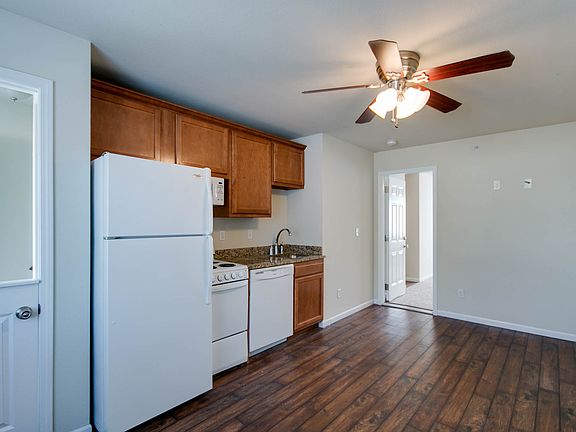 3rd image of 1026 Bluemont Ave APT 13