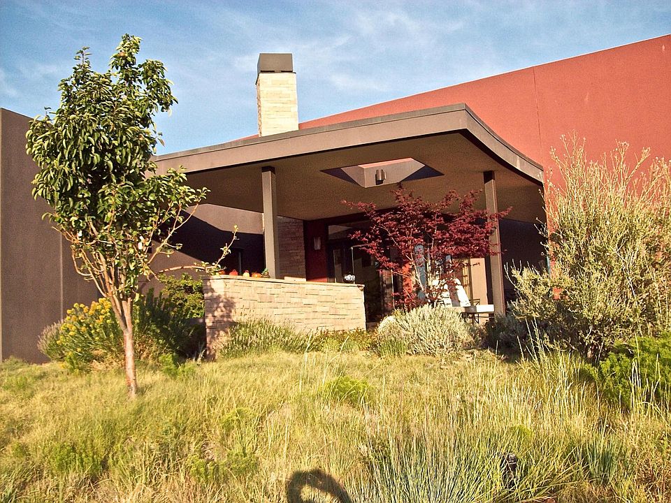 Entry to Casita with Japanese Maple