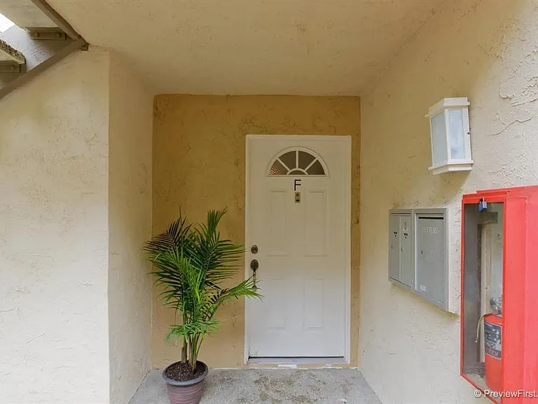 8533 Villa La Jolla Dr #F — Photo 2