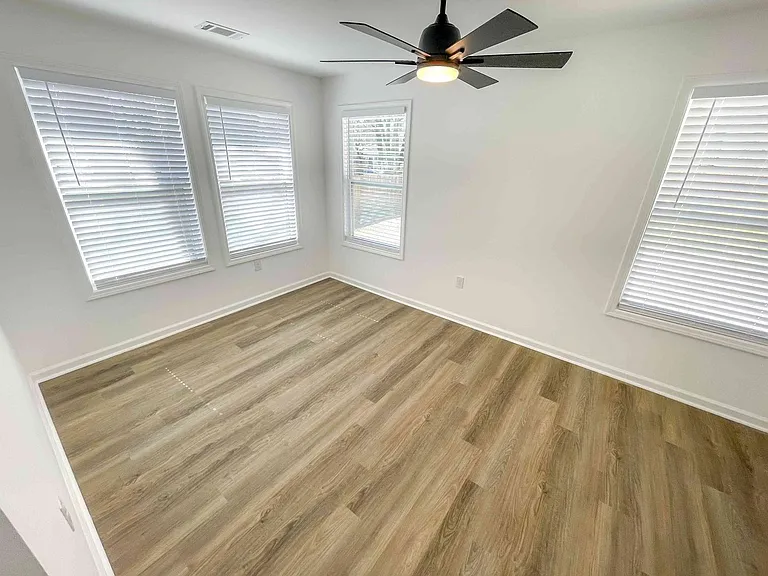167 Racine St SW — Photo 17