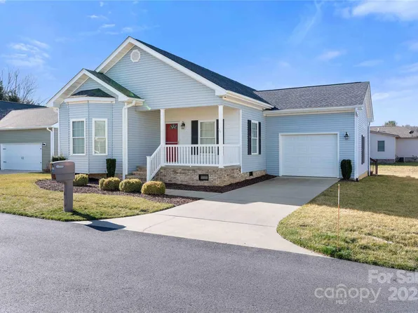357 Beechnut Dr, Hendersonville, NC 28739