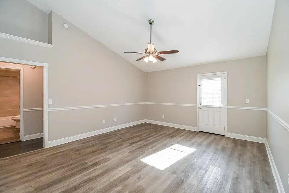 3 bed, 2.0 bath, 1260 sqft, $1,795 — Photo 3