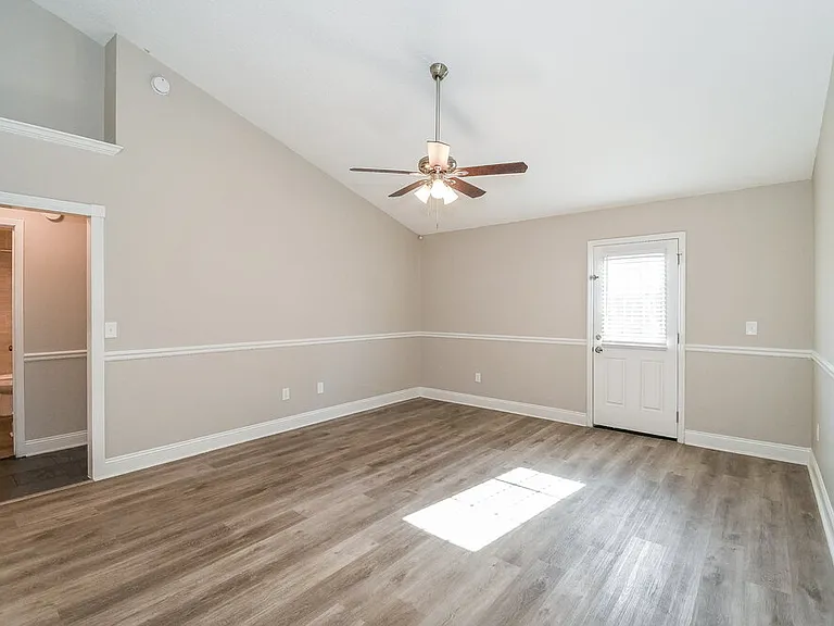 3083 Wavering Ln — Photo 3