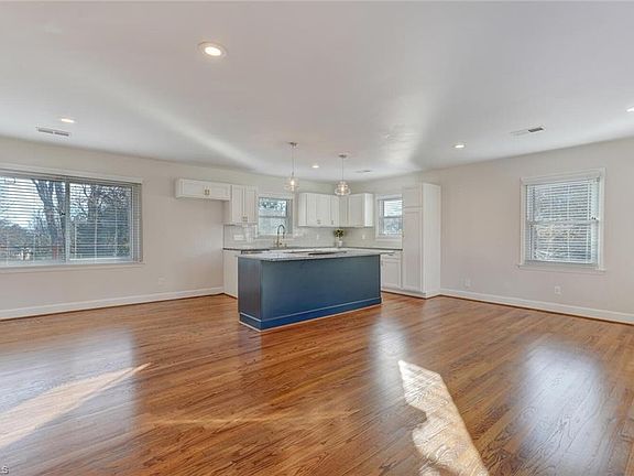 5th image of 2903 New Hanover Dr