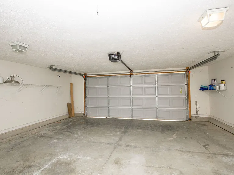 196 Lochwood Dr — Photo 22