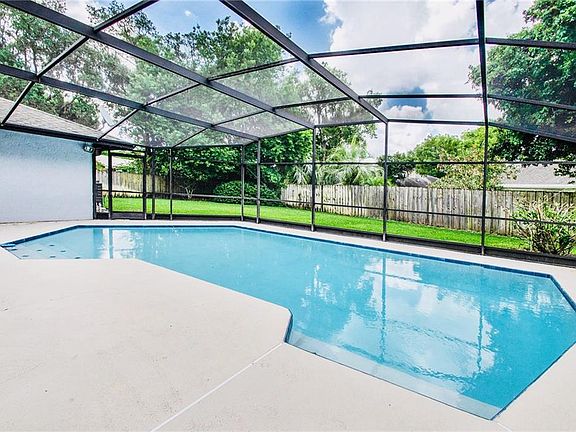 2nd image of 1621 Sterling Oaks Ln