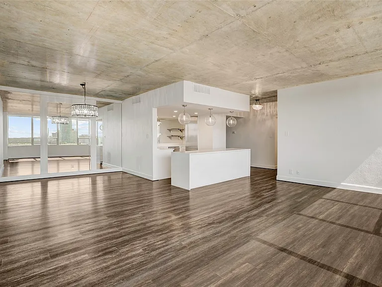 2701 Westheimer Rd #12E — Photo 2