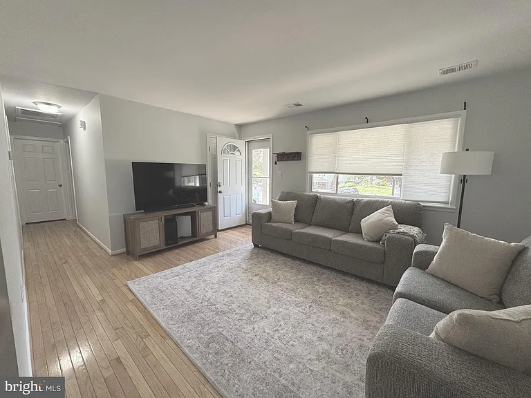 13203 Hampshire Ct — Photo 3