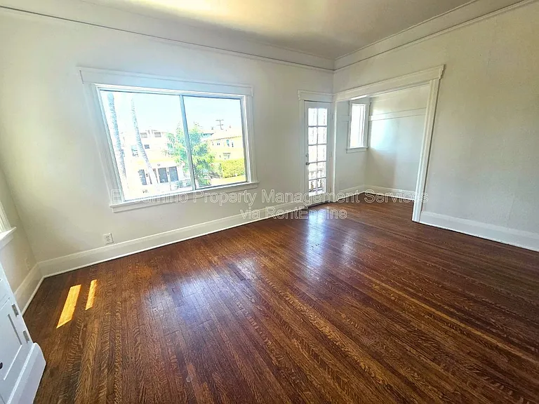336 W 9th St — Photo 1