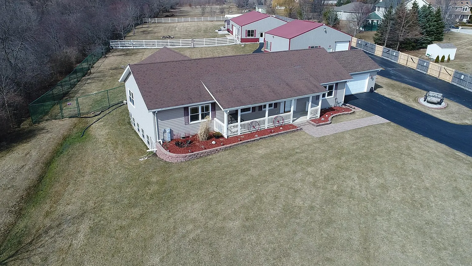 42736 N Lewis Ave photo 1