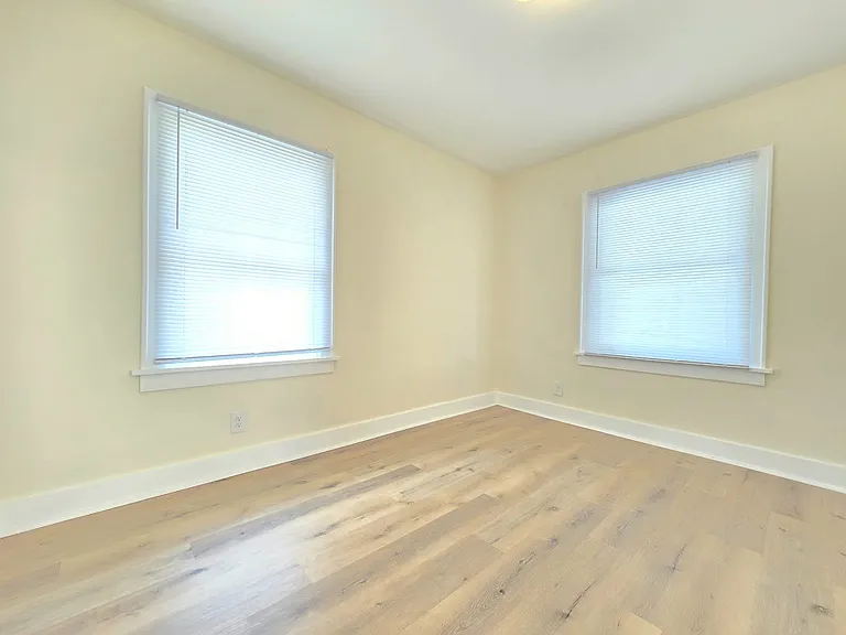 1416 Campeau St — Photo 7