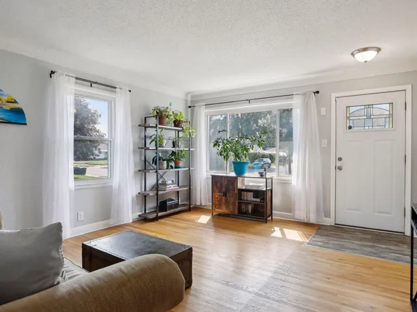 202 W Douglas St, South Saint Paul, MN 55075