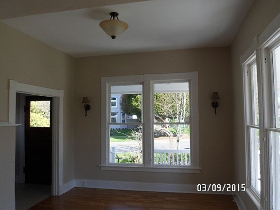 5th image of 1002 N Ainsworth Ave