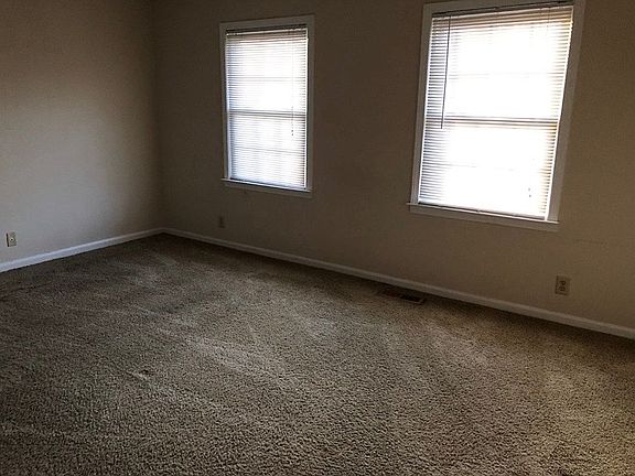 Master bedroom - 2 closets