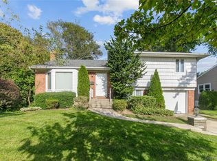 61 Mitchell Ave, Plainview, NY 11803